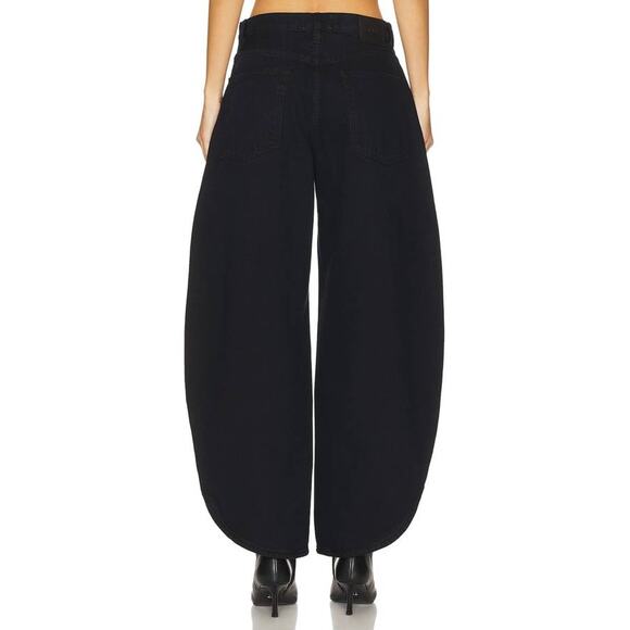 Frame Boomerang Barrel Jean in Black 30 - Picture 5 of 5